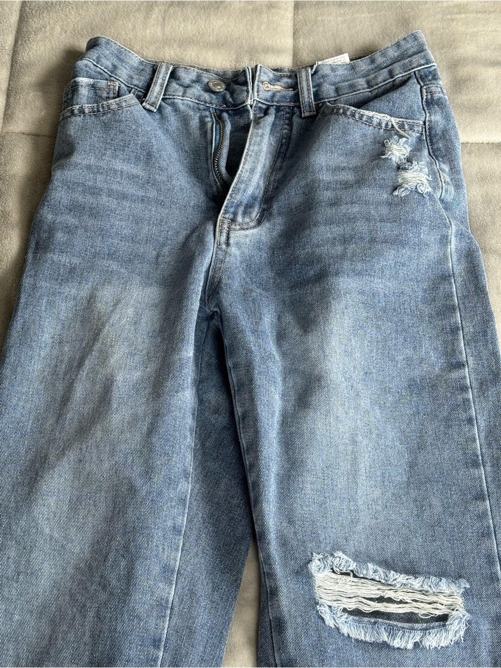Straight-Leg Distressed Women's Jeans in Light Blue - Picture 2 of 5